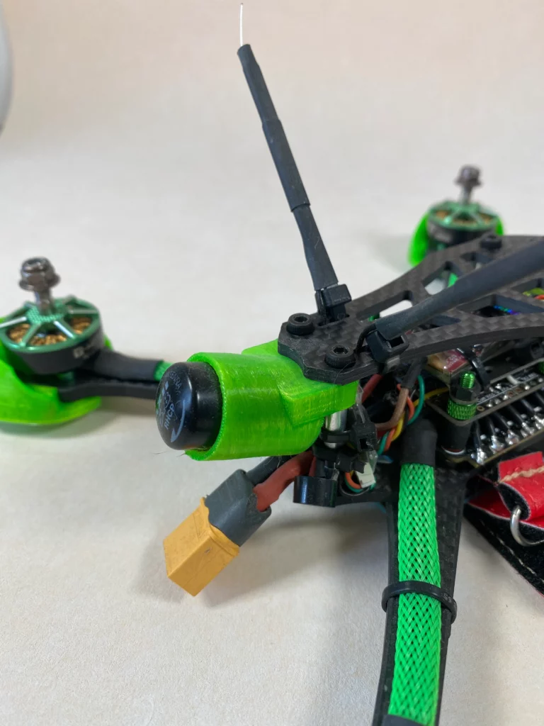 support-antenne-vert-01